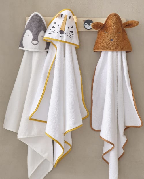 Sortie De Bain Bebe En Coton Bio Blanc Et Gris Avec Capuche Pingouin Alesund Maisons Du Monde