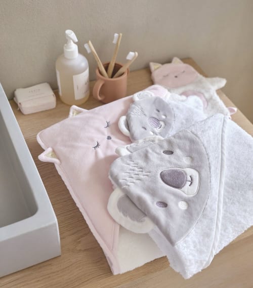 Sortie de bain bébé en éponge écrue avec capuche en gaze de coton imprimée  SAINT MALO
