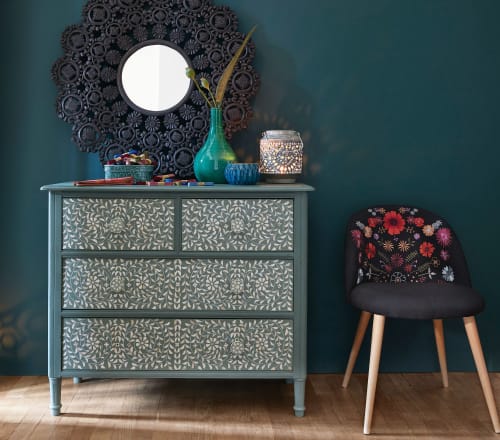 Spiegel mit Reliefrahmen, schwarz D.91 Emilija | Maisons du Monde