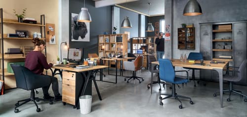 TV Regal im Industrial Stil aus schwarzem Metall und TV Regal im Industrial Stil aus schwarzem Metall und