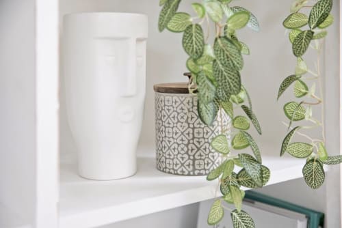 Dekoration Vasen | Vase mit Gesichtsmotiv aus weißem Dolomit H23 - ZL19803