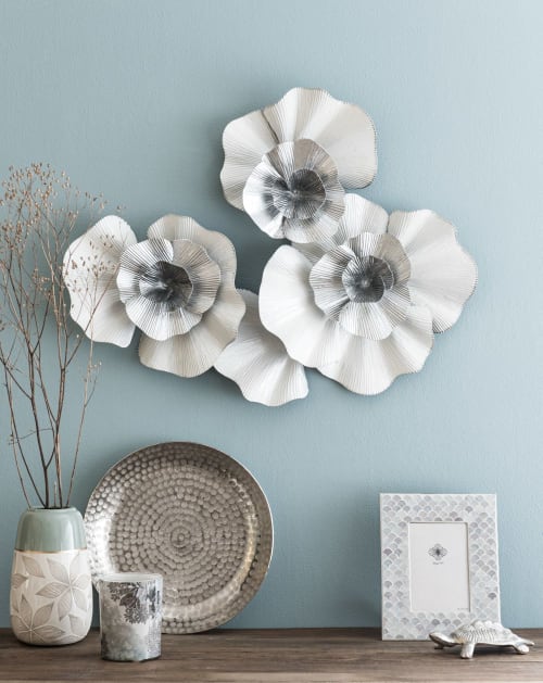 74865 Wanddeko Blanc Metall silber grau mit runden Blumen-Objekten weiß 
