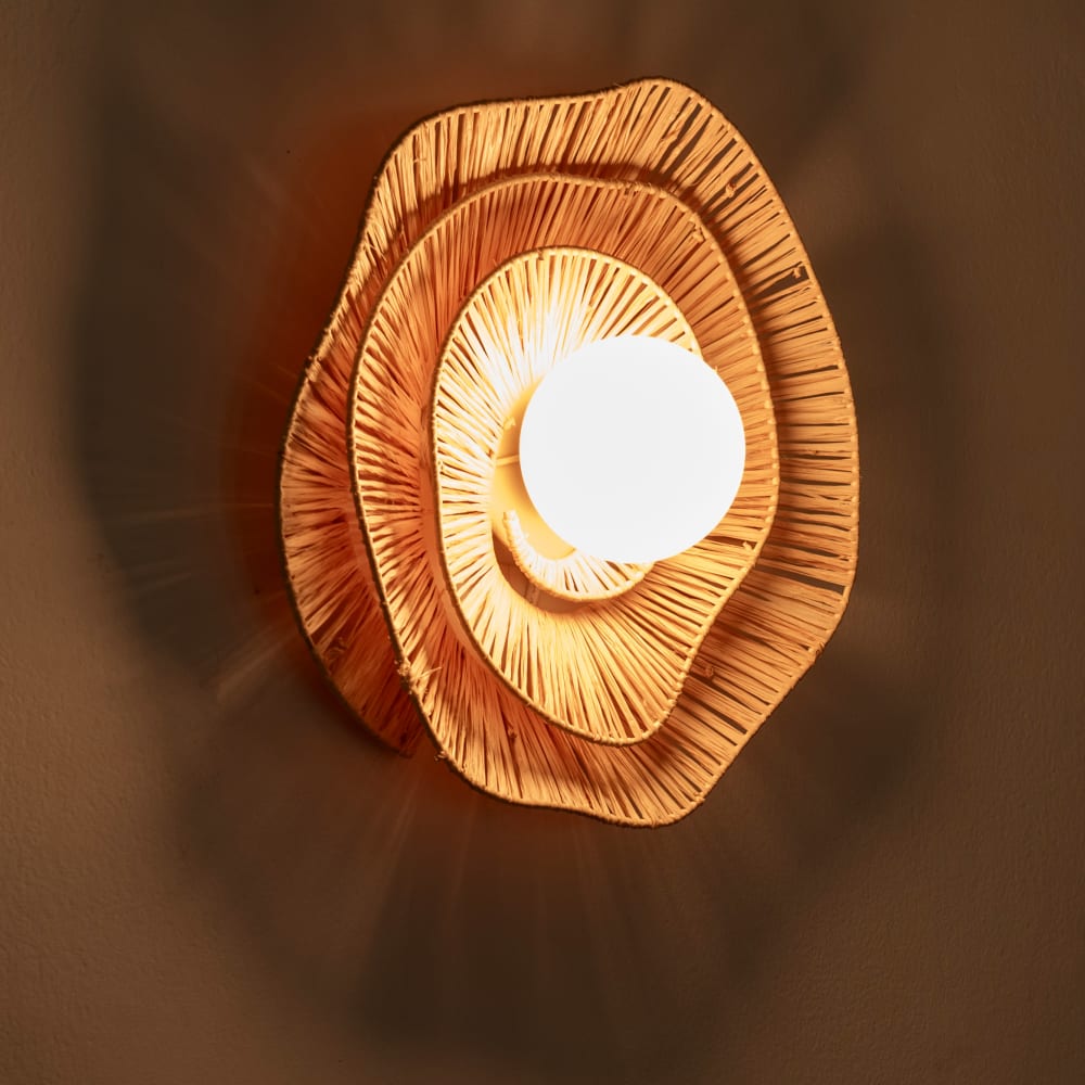 Applique murale en raphia globe en verre opale - Maisons du Monde
