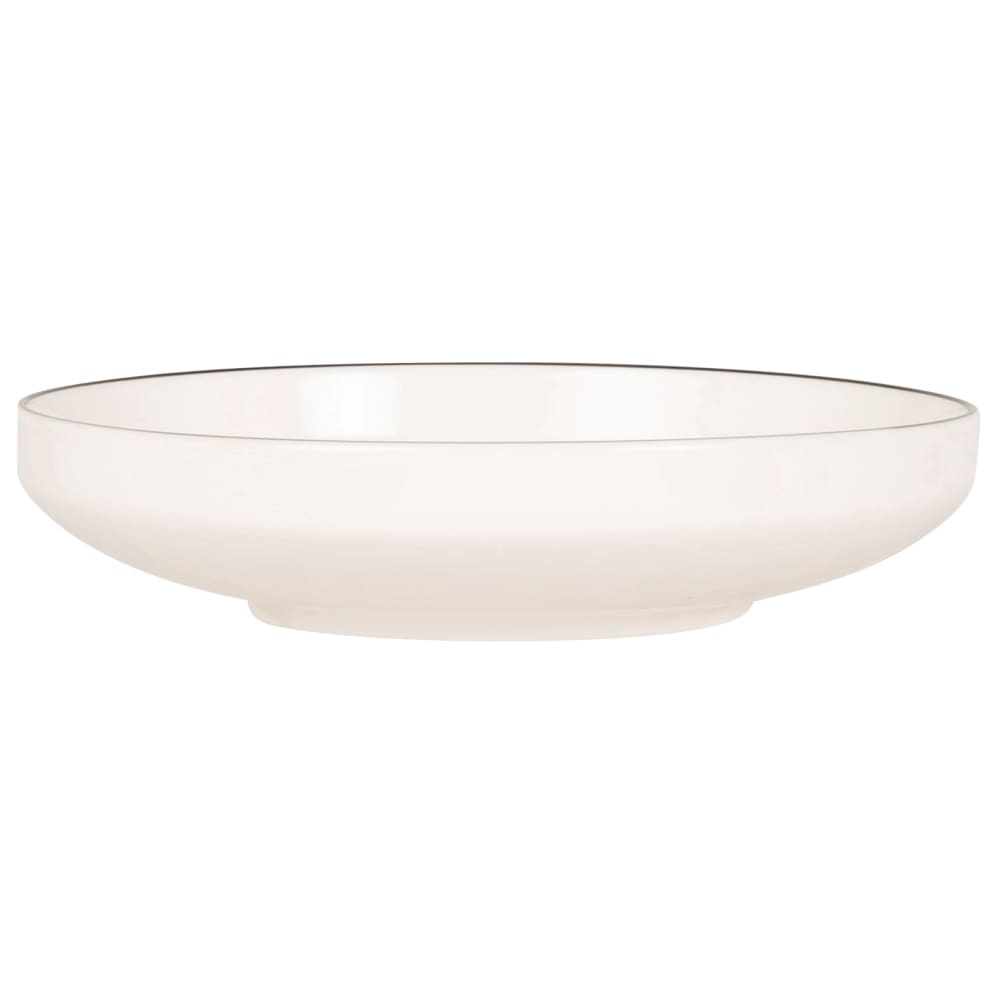 Assiette creuse en porcelaine blanche et liseré noir Assiette creuse en porcelaine blanche et liseré noir