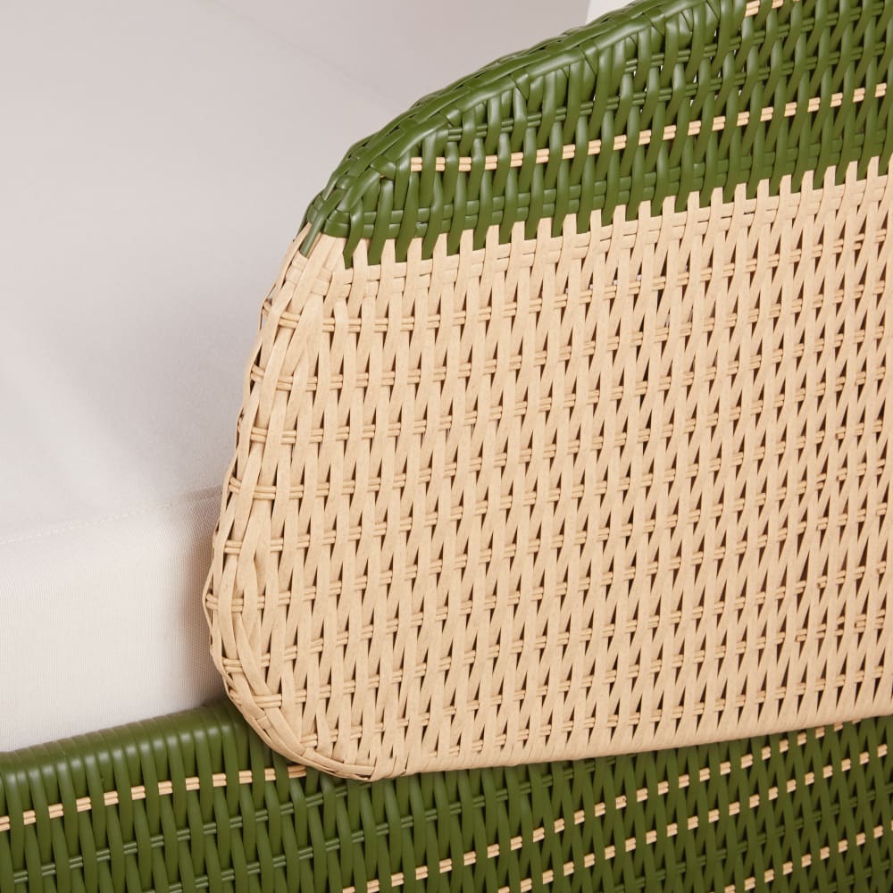 Bain de soleil double professionnel en résine recyclée tressée verte et beige et cousins en polyester recyclé écrus — vue 4