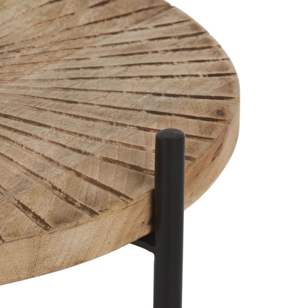 Bout de canapé en bois de manguier gravé et fer noir