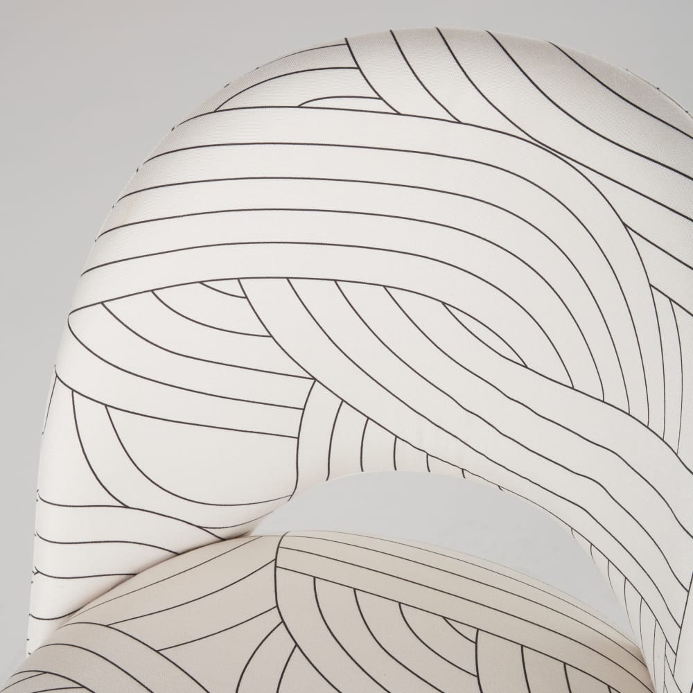 Chaise en tissu recyclé beige motifs géométriques et acier noirs — vue 4