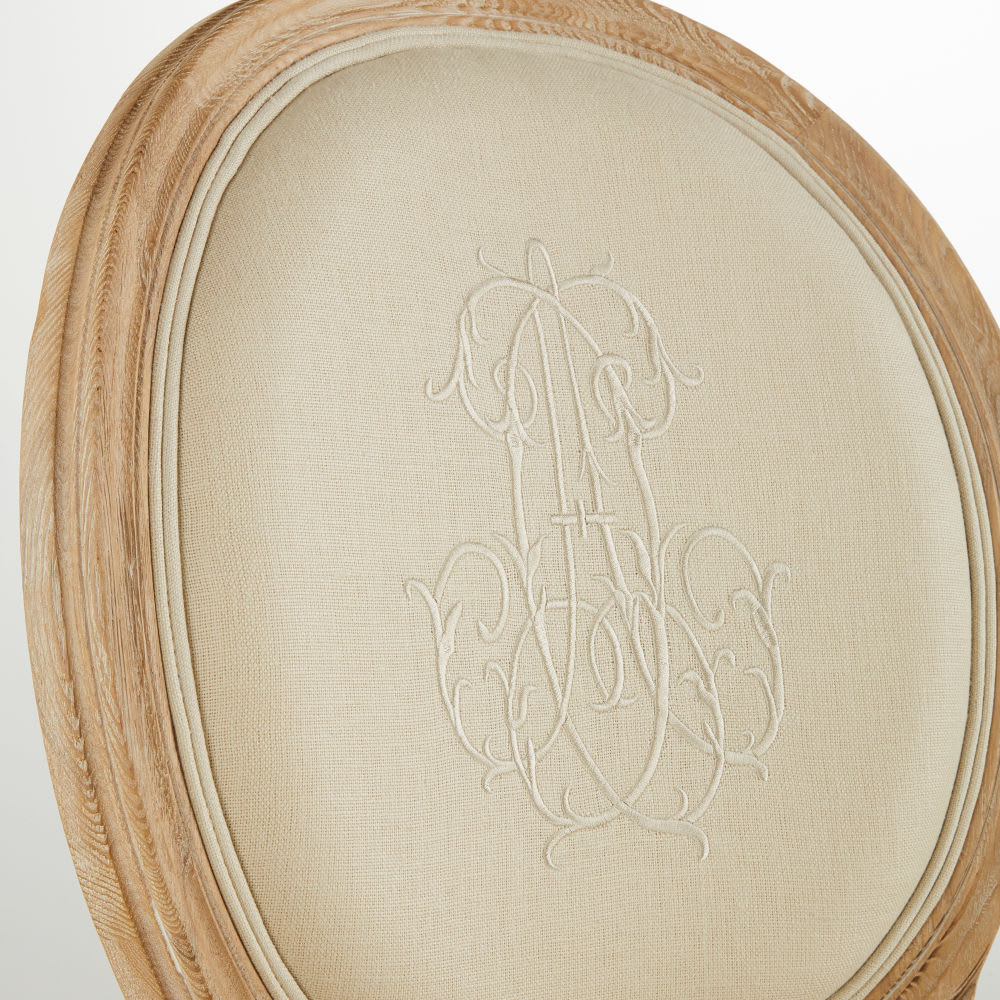 Chaise médaillon brodé en lin beige et bois de frêne massif - Maisons du Monde