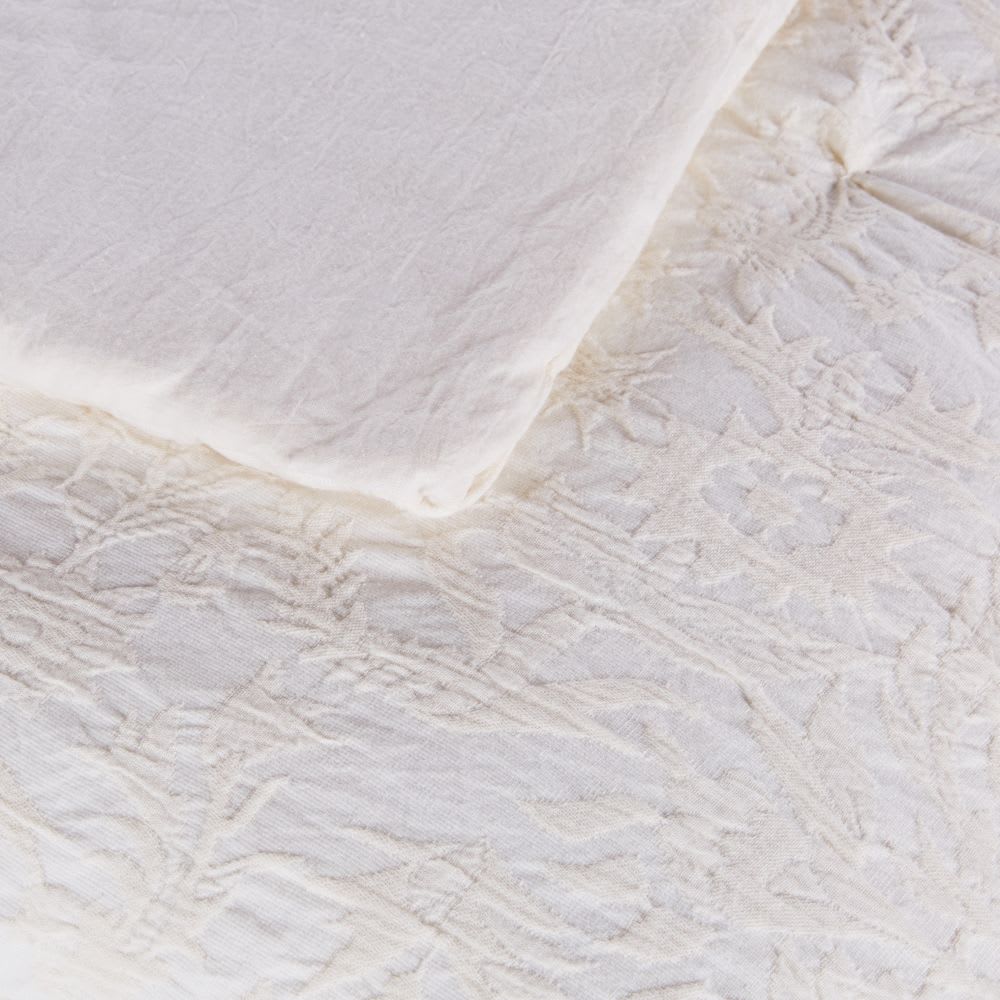 Couvre lit boutis en coton motifs feuillage en relief écrus 260x240 - Maisons du Monde