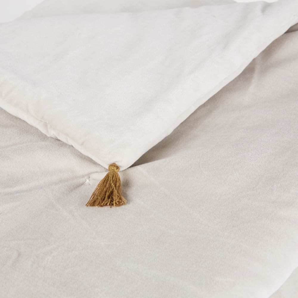 Decke aus Baumwollsamt, beige, mit bronzefarbenen Pompons,