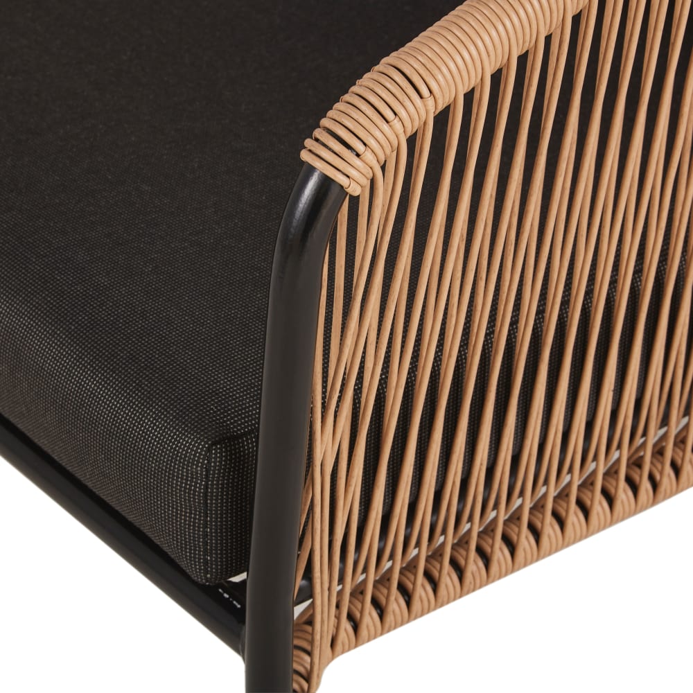 Fauteuil de jardin en résine recyclée beige et acier noir — vue 4