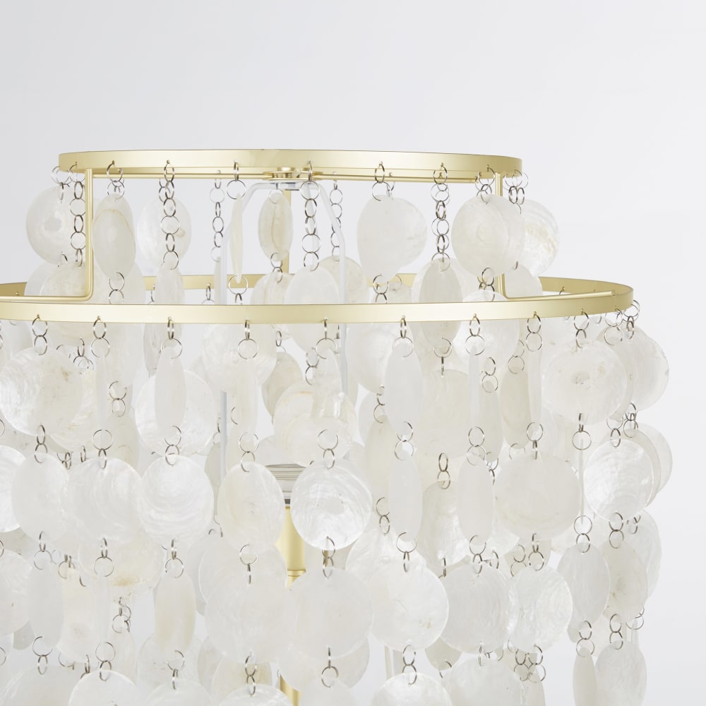 Lampadaire en métal doré et abat-jour à pampilles en nacre H170 - Maisons du Monde