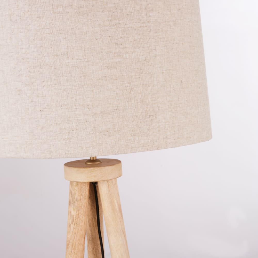 Lampadaire trépied en bois de manguier et abat-jour en lin beige H150 - Maisons du Monde