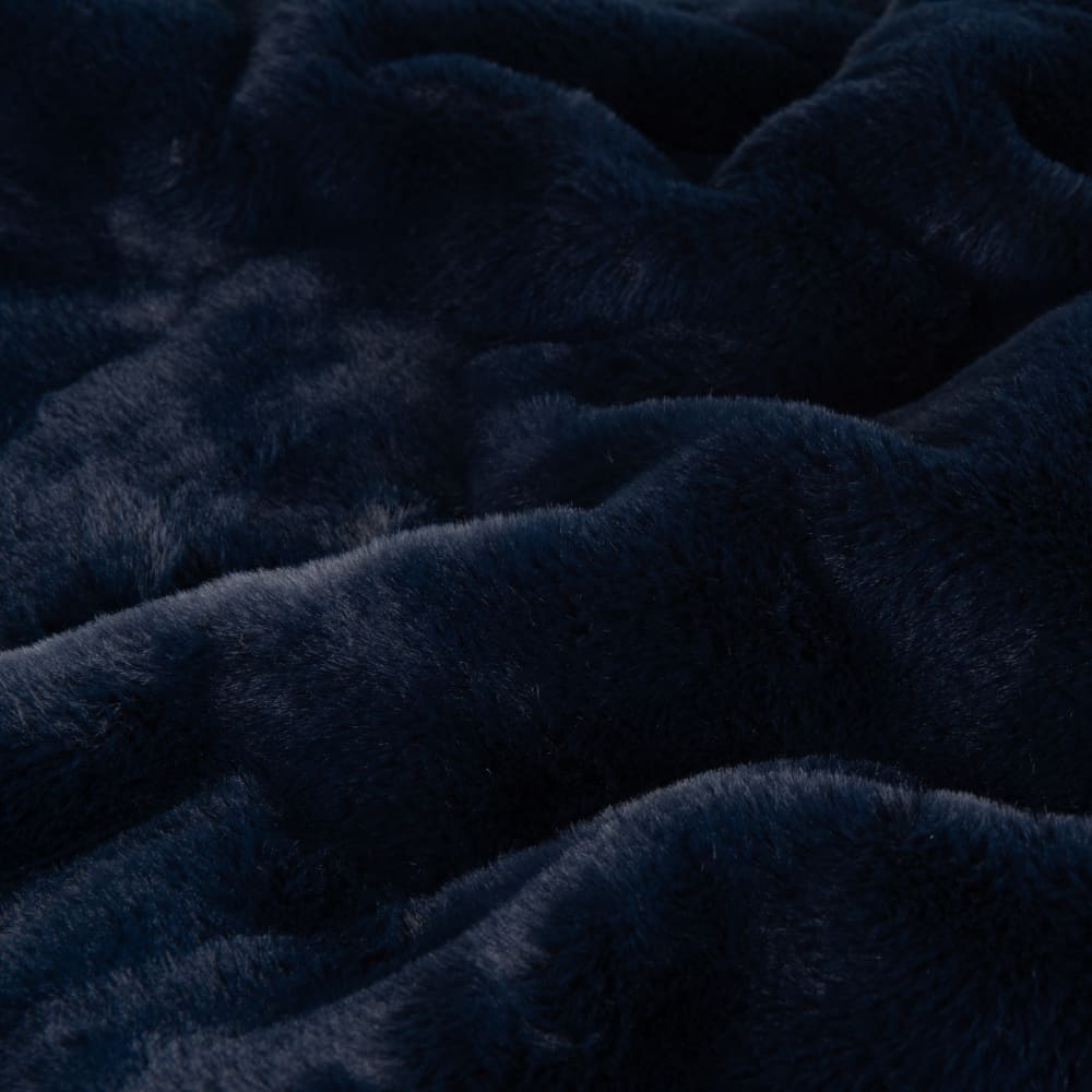 Plaid imitation fourrure bleu foncé 170x130 - Maisons du Monde