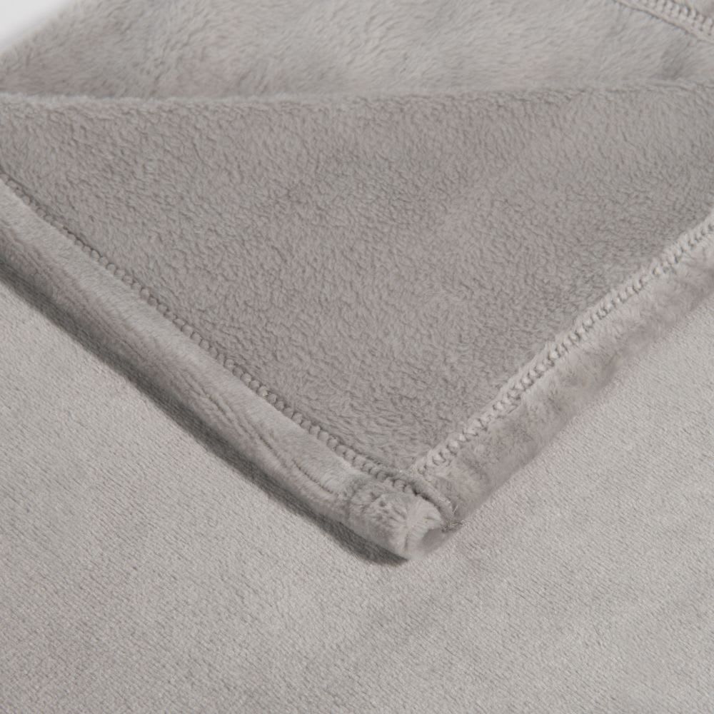 Plaid in poliestere riciclato grigio lucido 150x230 - Maisons du