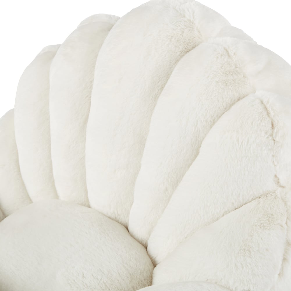 Pouf enfant coquille imitation fourrure écrue (Maisons du Monde) - Image 2