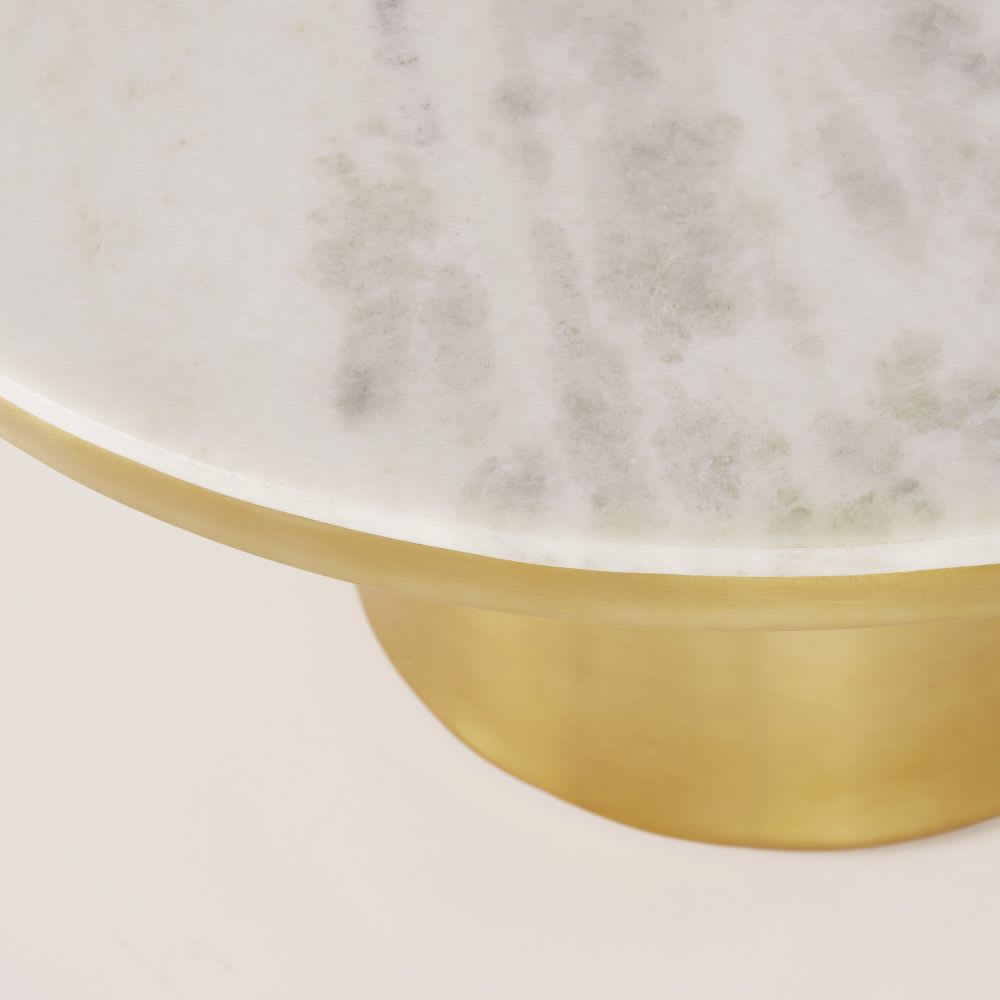 Runder Couchtisch aus weißem Marmor und goldfarbenem Metall 79 cm