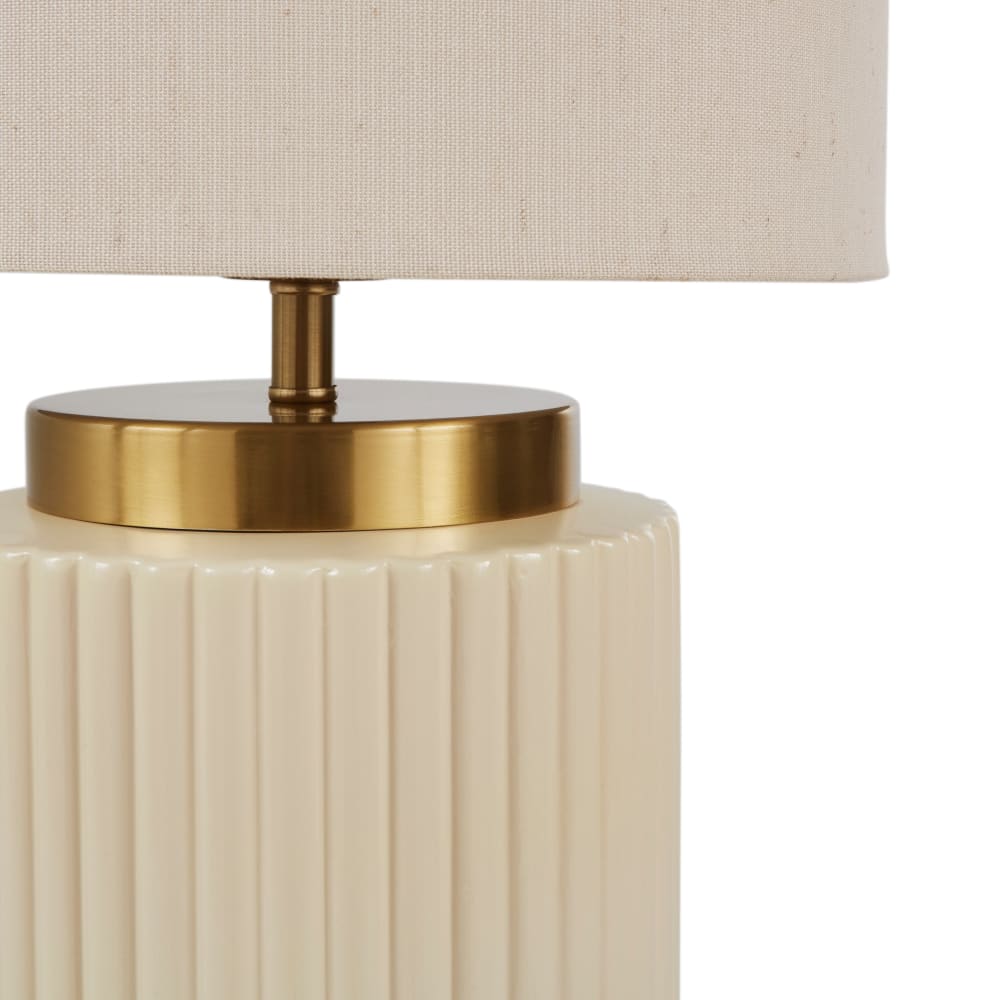 Stehlampe aus geriffelter Keramik und goldenem Metall mit
