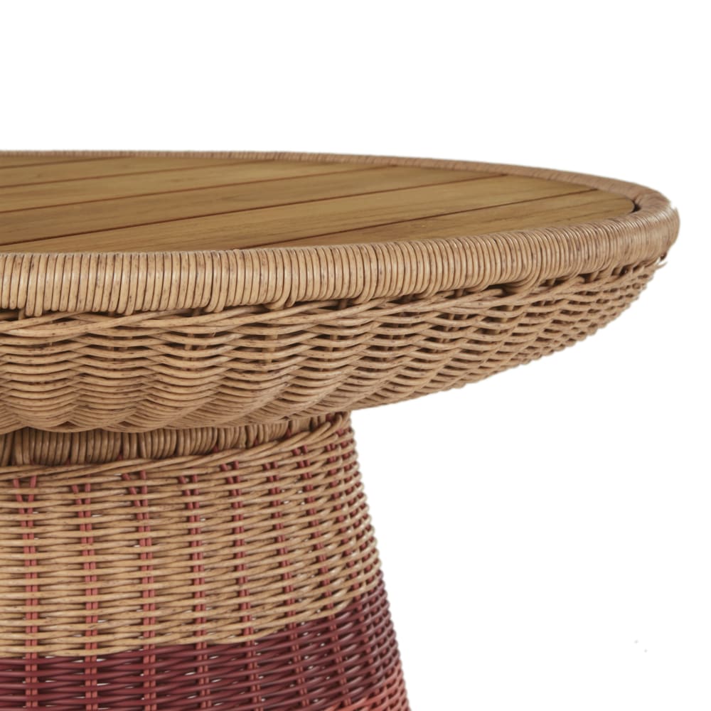 Table basse de jardin ronde en bois de teck et résine tressée corail et terracotta D70 - Maisons du Monde