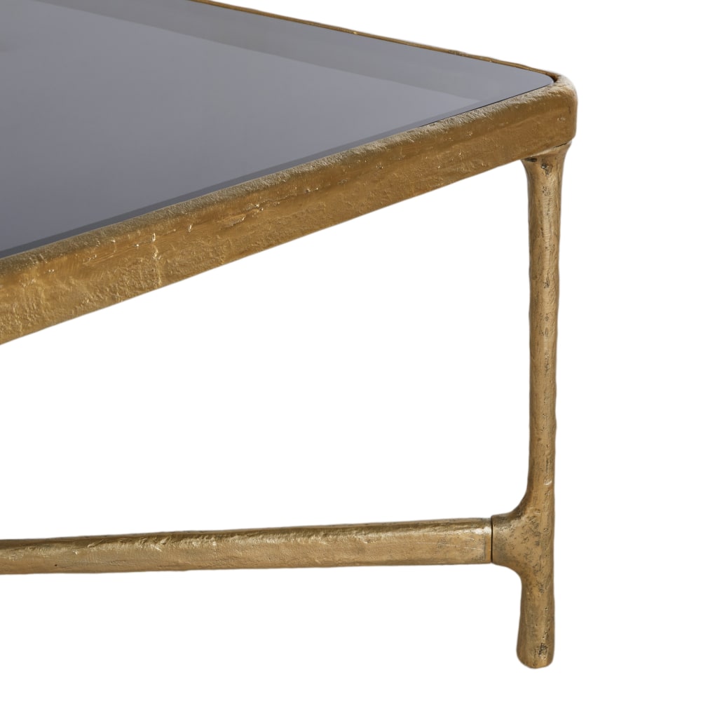 Table basse en fonte d'aluminium effet laiton vieilli et verre trempé L81 — vue 4