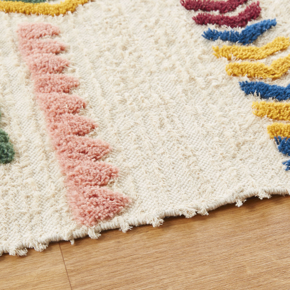Tapis tufté style berbère en coton recyclé et laine écru motifs multicolores à franges 140x200 - Maisons du Monde