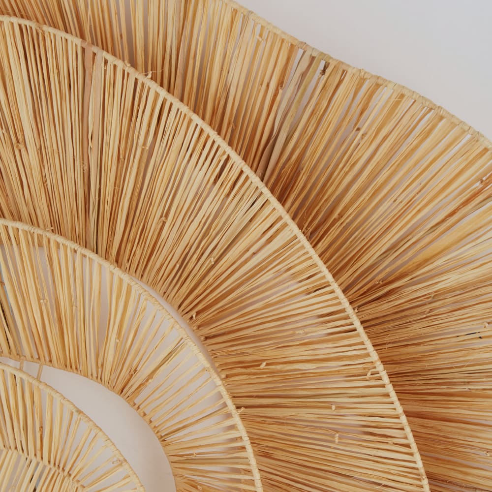 Wanddekoration aus geflochtenen Bastblumen, D127 cm - Maisons Du