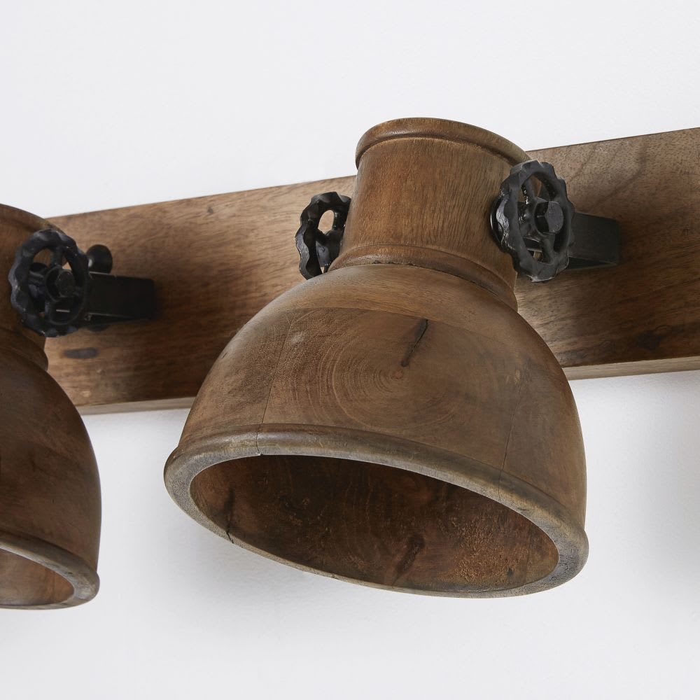 Wandleuchte im Industrial-Stil mit 3 Lampenschirmen aus
