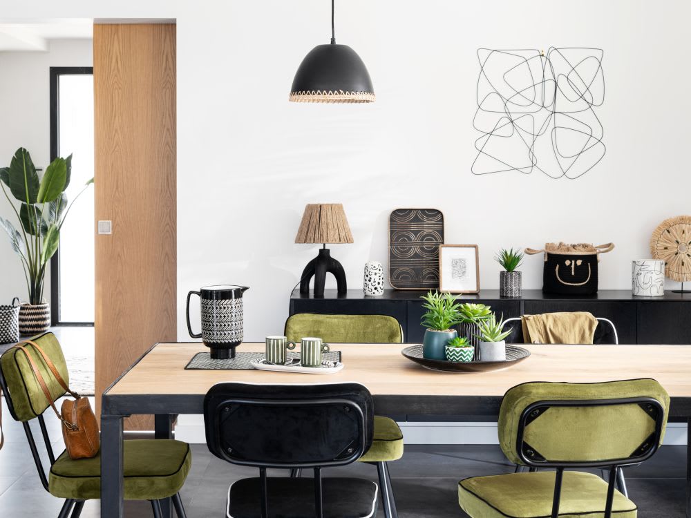 Witte sierpot uit dolomiet met gezichten H16 - Maisons Du Monde