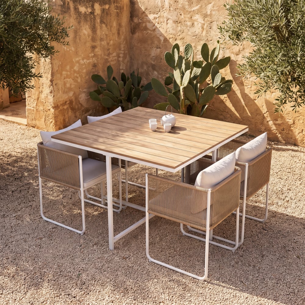 Set aus Gartentisch aus Verbundwerkstoff in Teak-Optik, 4 Personen, L110cm und 4 integrierten Stühlen in Rattan-Optik Swann