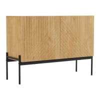 Eingangskonsole aus hellem Holz mit geometrischem Muster
