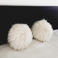 Cuscino In Finta Pelliccia Effetto Visone Brandsseller | 45x45 Cm | Colore Sabbia | Morbido E Elegante