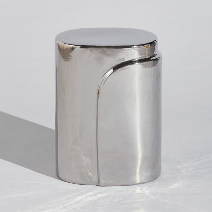 Bout de canapé en céramique argentée Solène | Maisons du Monde