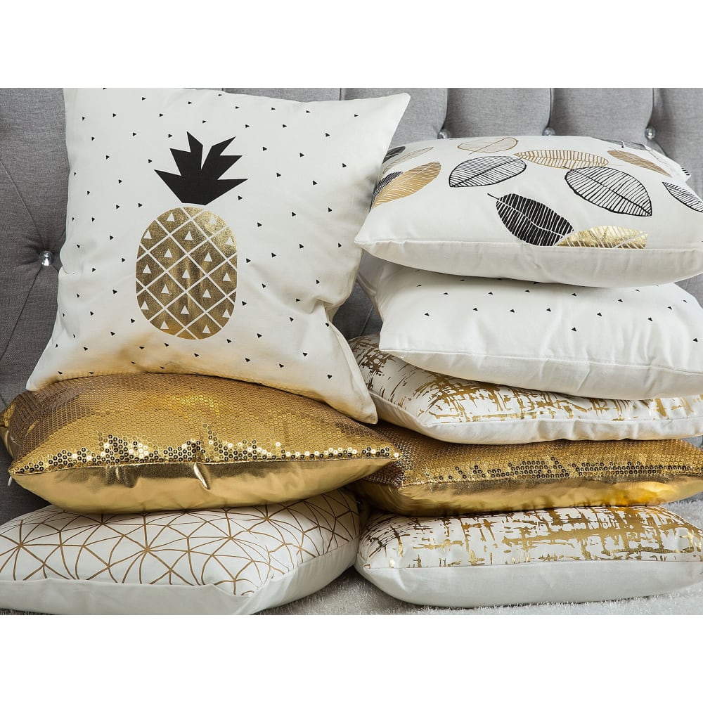 Cuscino 40x40 cm in velluto con motivo intrecciato in rilievo ocra
