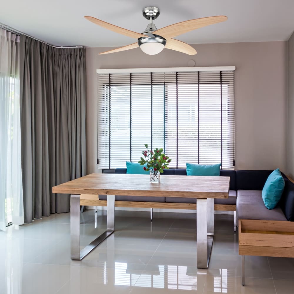 Ventilatore da soffitto con luci e pale in legno - Arredamento e