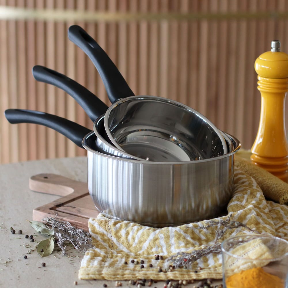 1 Casserole en acier inoxydable, Taille 7.09 pouces, Poêle à lait, Compatible gaz et cuisinière à induction * avec poignée en acier inoxydable, Bec verseur - Convient pour * des nouilles * du lait