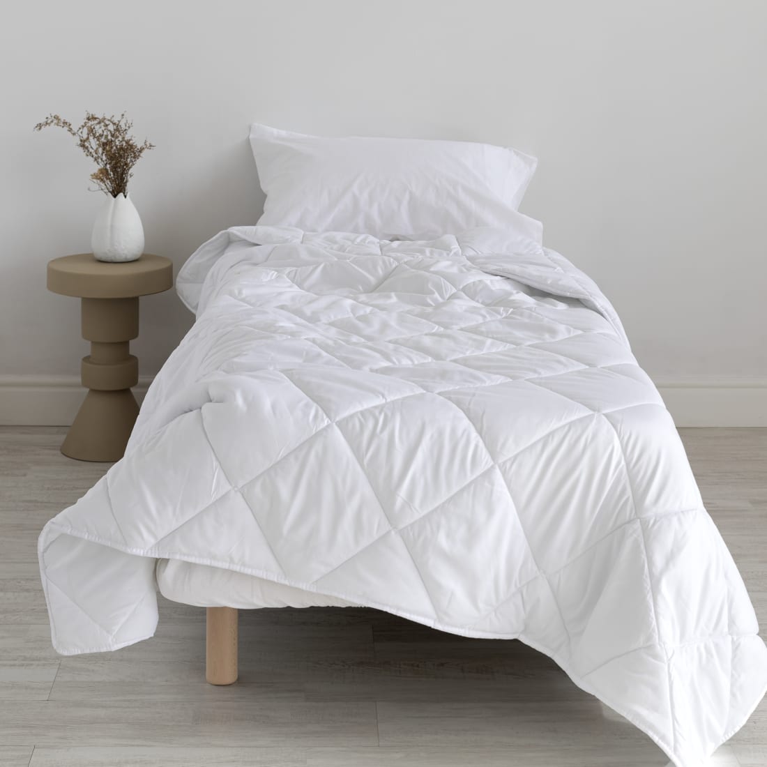 Bettdecke 250 gr aus 100% Microfaser 135/140x200 cm Weiss Basic
