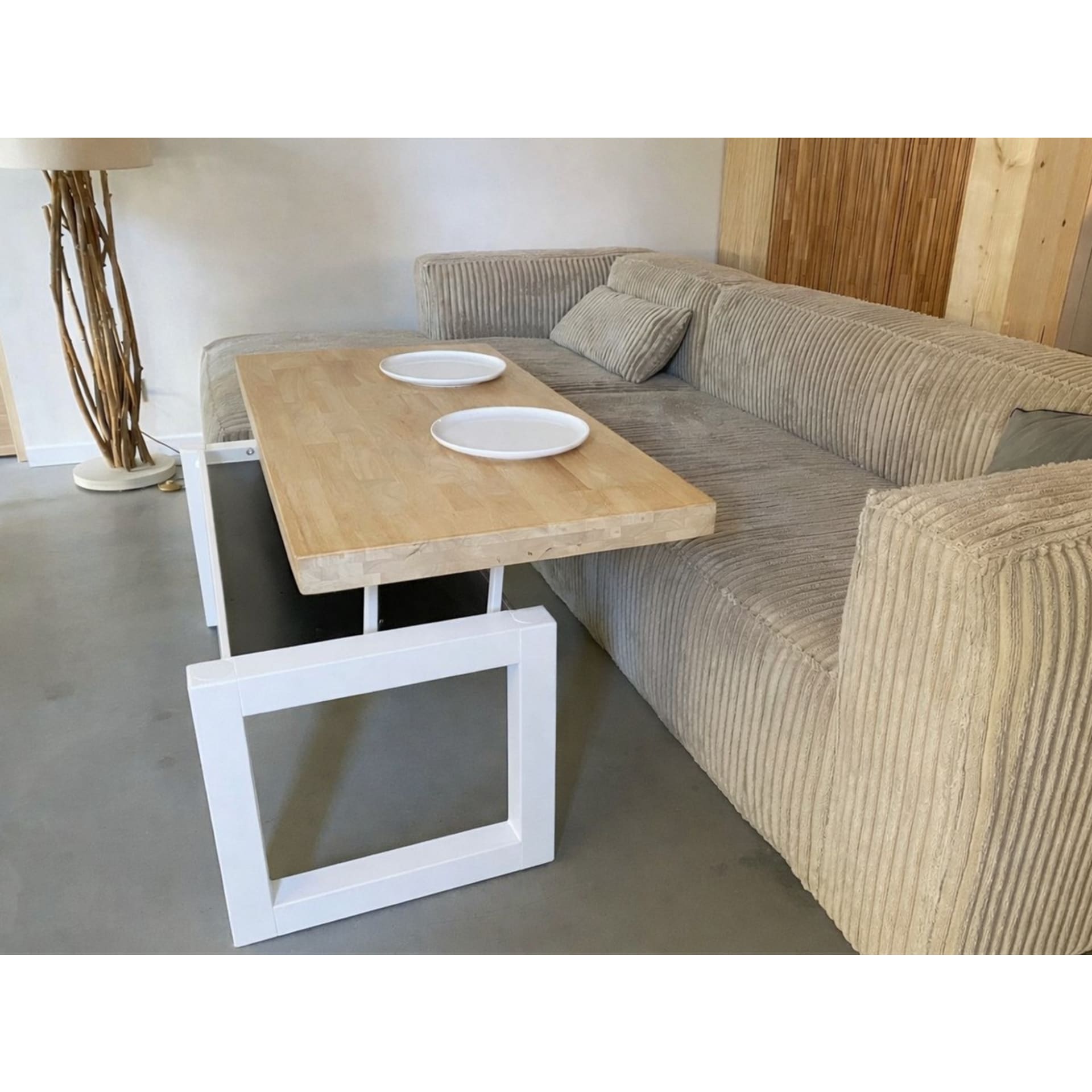 Niedriger Couchtisch aus Eichenholz und Stahl Matika