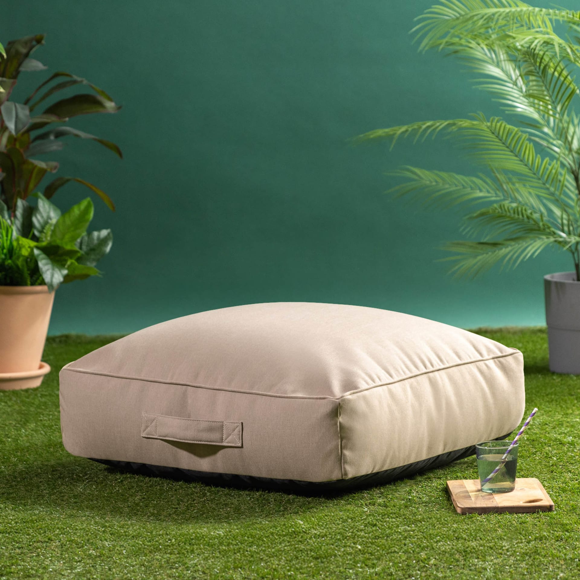 Outdoor-Bodenkissen-Sitzack aus wasserfestem Olefin, Beige Nova