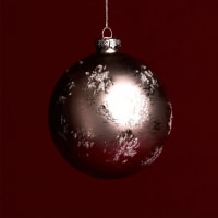 Vickerman Adorno Navideño De Bola De Peltre Mate Con Purpurina De 5 Pulgadas. Incluye 4 Piezas Por Bolsa