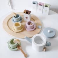 Service à thé en bois | Dinette vintage | Set thé jouet | Jouet en bois dès 2 ans | Le Toy Van – Plume et Petit Vélo