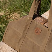 Outsunny Chariot à Bois De Chauffage Avec Roues Et Accessoires - Porte Bûches Noir 37,5 X 37,5 X 80 Cm Pour Intérieur Et Extérieur