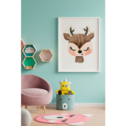 Paesaggio Da Parete Con Famiglia Di Trekking, Cervi E Paesino