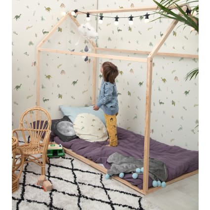 Letto stile Montessori in legno di pino massiccio colore naturale