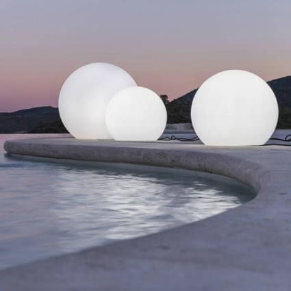 Lampe Boule Blanche Tekcnoplast – Lampe à Poser LED D'Extérieur/Intérieur 40cm – Modèle Hoop