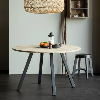 Table de repas ronde en chêne et acier noir Tablo Maisons du Monde