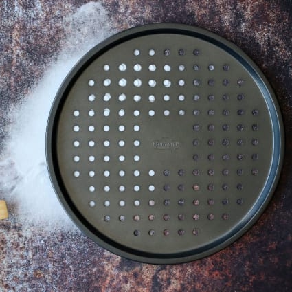 Plaque à Pizza Ronde Antiadhésive 9'' En Acier Au Carbone – Cuisson Parfaite Au Four, BBQ Ou Plancha