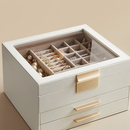 Commode en bois, bon état, prix négociable à Djibouti