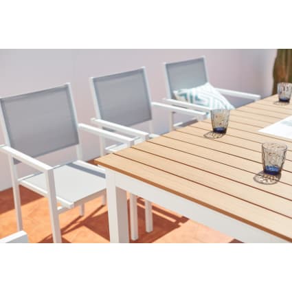 Mobili da giardino economici: tavolo e sedie