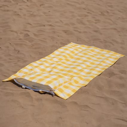 31 400+ Sac De Plage Photos, taleaux et images libre de droits - iStock | Serviette de plage, Sac plage, Chapeau de paille