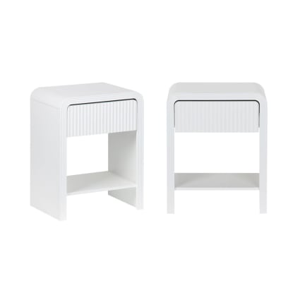 Lot de 2 tables de chevet effet bois blanc rainuré Julia | Maisons du Monde
